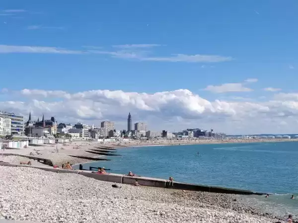 plage du havre avec la conciergerie Boostars